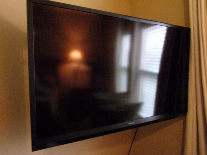 Sharp flat screen tv with wall mount