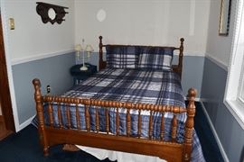Full size antique bed