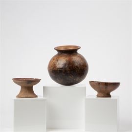 A NARINO POTTERY VESSEL AND TWO PEDESTAL BOWLS