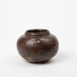 A TAIRONA INCISED BLACKWARE VESSEL WITH WHITE
