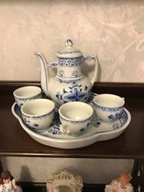 Tea pot on a tray with 4 cups