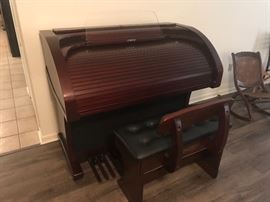 Lowrey Liberty model in flawless condition