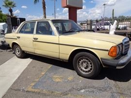 1979 MERCEDES 250E