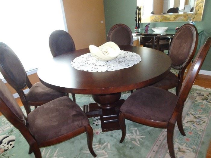 Round Dining Table with 6 Chairs    60"