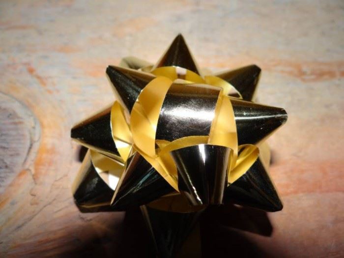 2 Cases Of Gold 2.5 Inch Star Bows