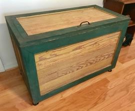 Blanket chest