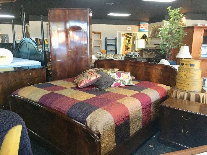 BEAUTIFUIL KING SIZED BEDROOM SUIT with matching 8' Armoire, Night Stand, Bed and Dresser