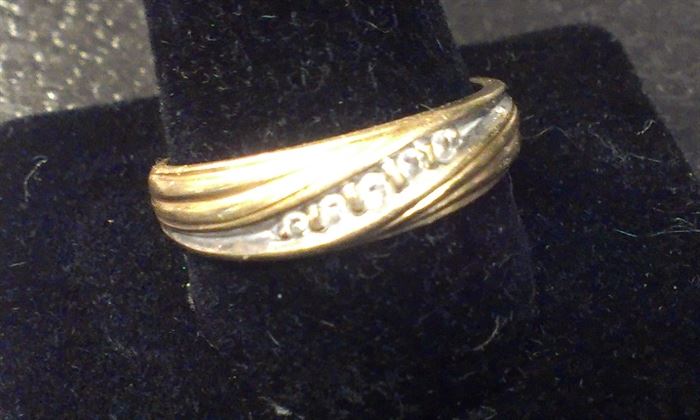 14kt yellow gold w 5 DIAMONDS, man's wedding band