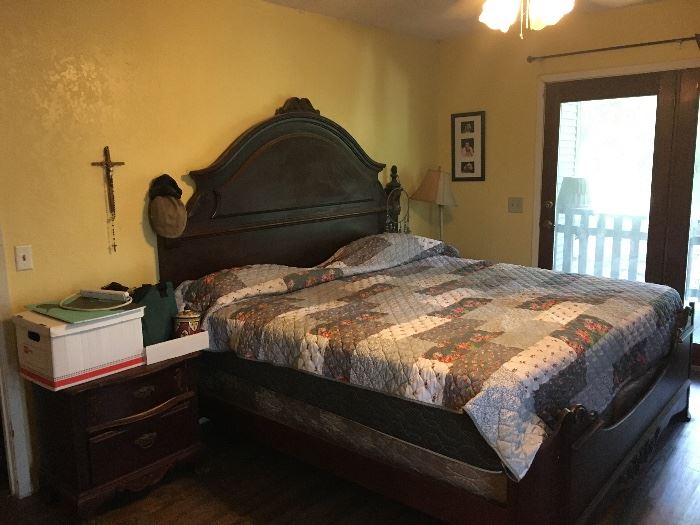 Antique style king size bed