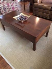 This 3 pc set includes a coffee table, sofa table and end table. Traditional design and in perfect condition. These are being sold due to a change in décor. No damage of any kind. These will not last long!!! Measurements are as follows:
Coffee table 48" wide x 24" x 17" high.
