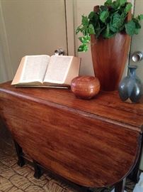 Drop leaf antique table