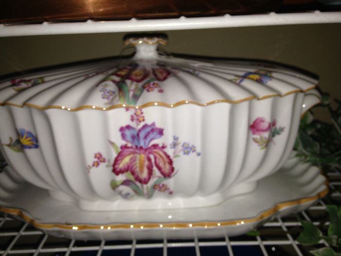 Serving bowl with lid and under plate - Spode "Copeland China" from England