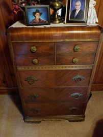 Suite 2 Chest of Drawers