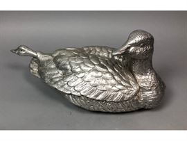 Lot 50 3pc ARTHUR COURT Duck Soup Tureen. Detailed feath