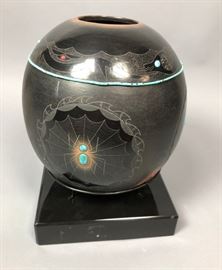 Lot 63 TAHN MOO WHE Signed Native American Indian Vase. 