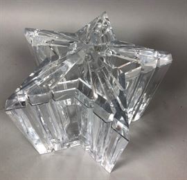 Lot 169 Large Star Form Modernist Lucite Ice Bucket. ALES
