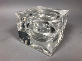 Lot 173 Mid Century Modern Lucite Ice Bucket. Cube form w