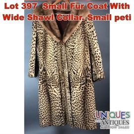 Lot 397 Small Fur Coat With Wide Shawl Collar. Small peti