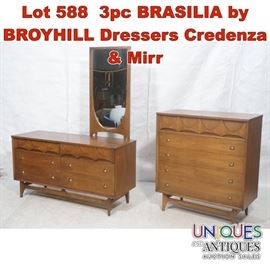Lot 588 3pc BRASILIA by BROYHILL Dressers Credenza  Mirr