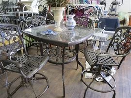 Cast Aluminum Bar table w/ 4 swivel stools /Bronze