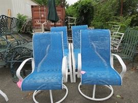 Set of 5 chairs, 2 chaise lounges and round vintage dining table in white.  Original condition - good buy