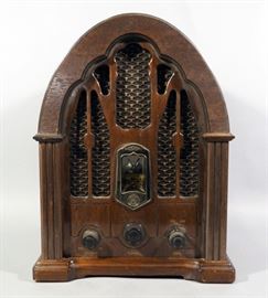 GE AM/FM Cathedral Radio, Model S-4100JA, Powers Up