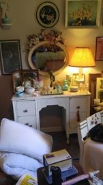 Antique vanity tons of shabby chic