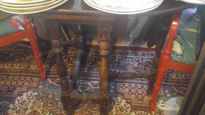 Antique gateleg table