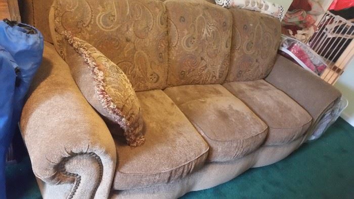 Very nice comfortable couch
