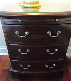 Pair of matching bedside chests 
