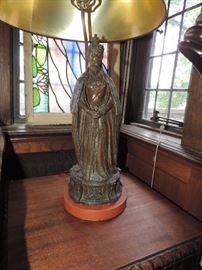 Queen Statue Lamp 
