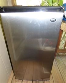 Sanyo Compact fridge