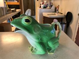 FROG PITCHER