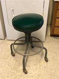 OLD SCHOOL STOOL