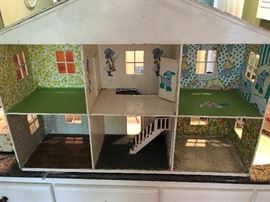 1970s-80s doll house