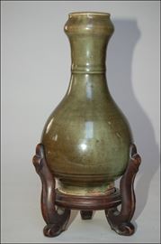Chinese green vase on stand