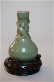 Chinese slipcast vase with lizards on stand
