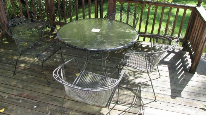 CLEAN wrought iron outdoor patio set. 