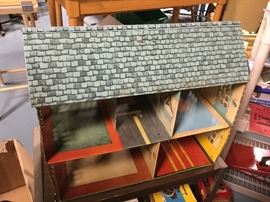 Vintage 1946 dollhouse