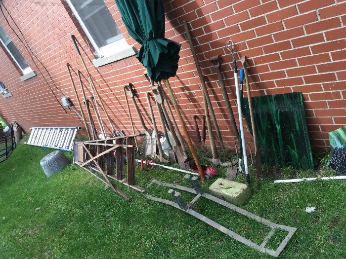 Lots of lawn tools