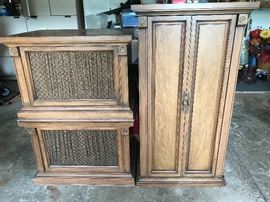 Sylvania stereo system with turntable and speakers.