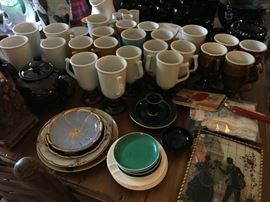 Lots of nice pottery/dinnerware including many pieces of Hall.