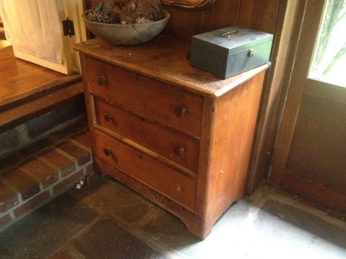 1885 wash stand - doweled dovetailed drawers