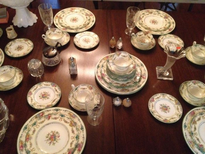 vintage 1920's Wedgewood - style GROSVENOR - service for 7