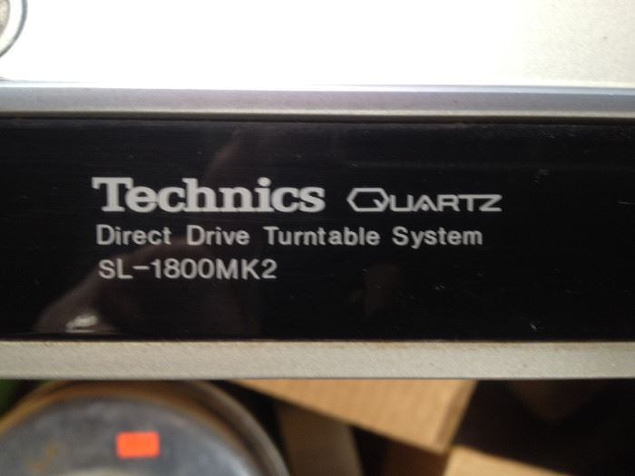 Technics turntable  SL-1800MK2