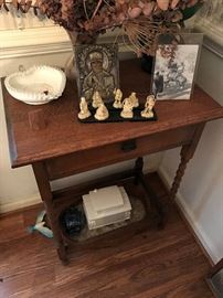 Antique Accent Table $ 80.00