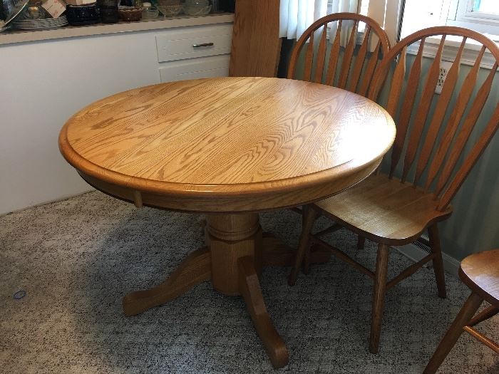 Solid oak round table with leaf and 4 oak chairs
