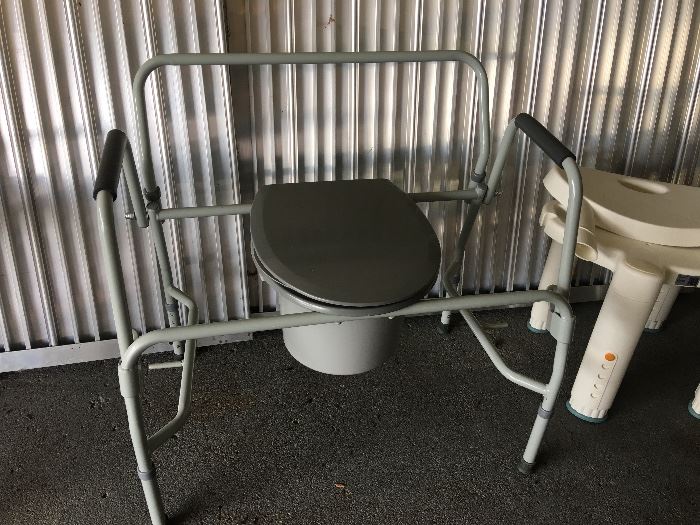 Handicap potty chair