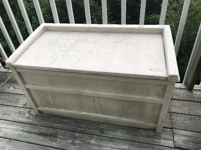 Storage box