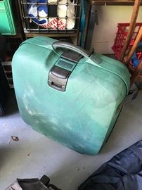 "Hard" suitcase